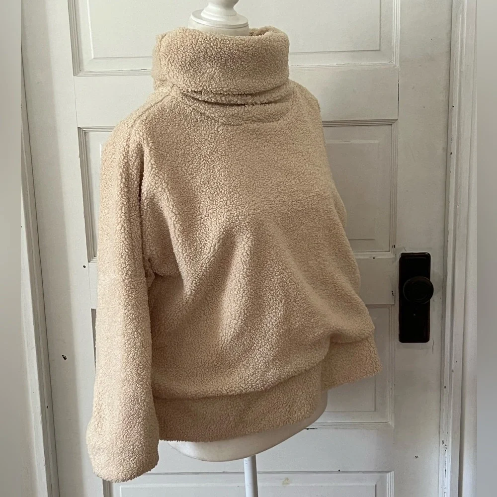 Tuckernuck | Rollins Funnel Neck Teddy Fleece - Picture 3 of 5